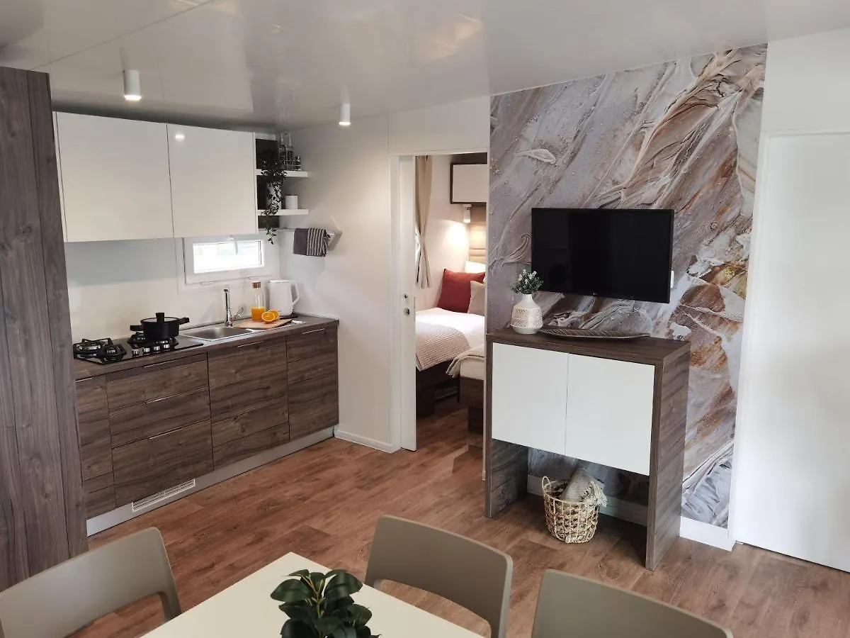 Mobile Home Vito 비오그라드나모루