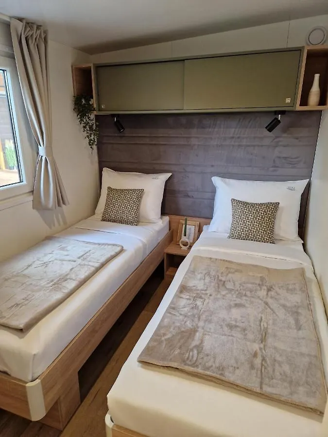 Mobile Home Vito Biograd Na Moru 4*,
